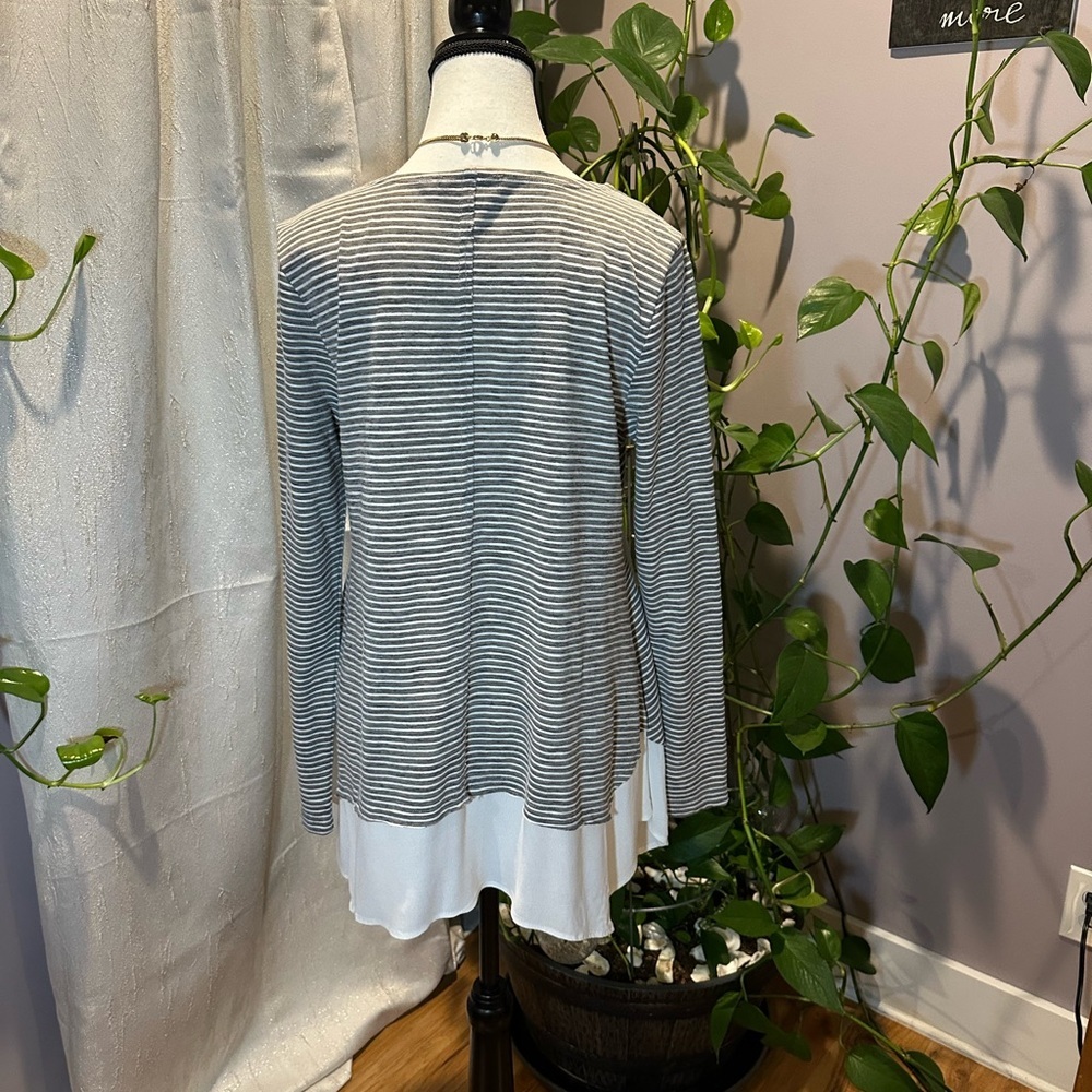 Doe & Rae Gray and White Striped Blouse - Picture 2 of 9